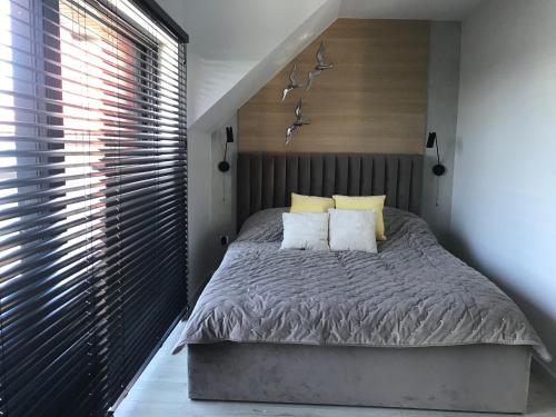 Ένα ή περισσότερα κρεβάτια σε δωμάτιο στο Apartament Promenada