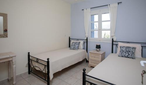 Postel nebo postele na pokoji v ubytování Salty Apartments Sea View Naxos