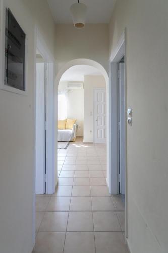 Televisyen dan/atau pusat hiburan di Salty Apartments Sea View Naxos