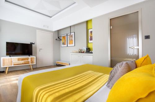TV a/nebo společenská místnost v ubytování Artree Suites