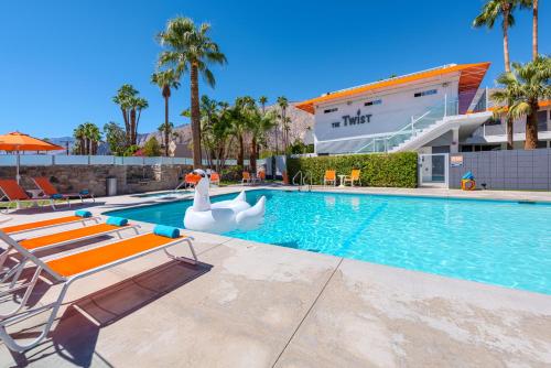 Piscina en o cerca de The Twist Palm Springs