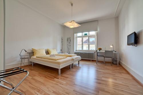 TV a/nebo společenská místnost v ubytování Pensionsieben Das andere Hotel