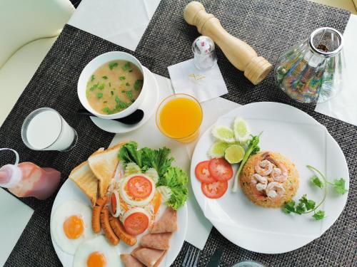 Eten bij of ergens in de buurt van het hotel

