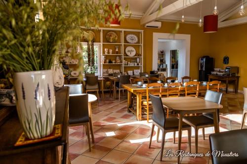 a restaurant with tables and chairs in a room at Hotel Les Restanques De Moustiers in Moustiers-Sainte-Marie
