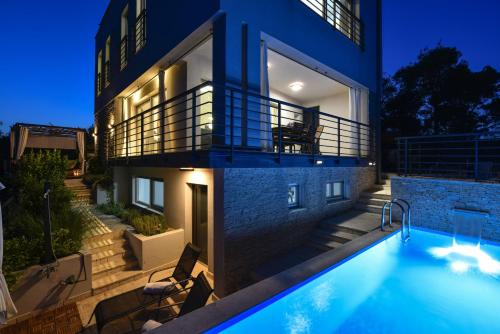 Πισίνα στο ή κοντά στο Villa Mirta ZadarVillas