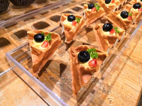 a group of waffles with olives on a glass tray at San Po Hotel - Fuzhou Pushang in Fuzhou