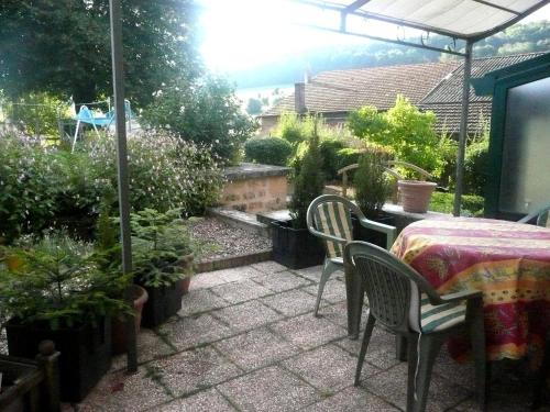 Taman di luar Au Clos d'Ardennes