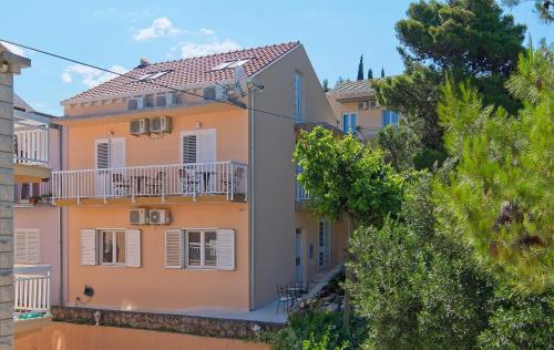 Apartment Paradiso