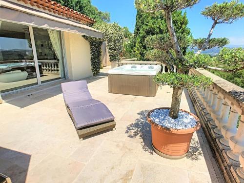 Gallery image of 3 Bedrooms Villa near Cannes - Pool & Jacuzzi - Sea View in Mandelieu-la-Napoule