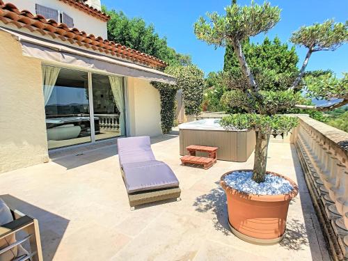 Gallery image of 3 Bedrooms Villa near Cannes - Pool & Jacuzzi - Sea View in Mandelieu-la-Napoule