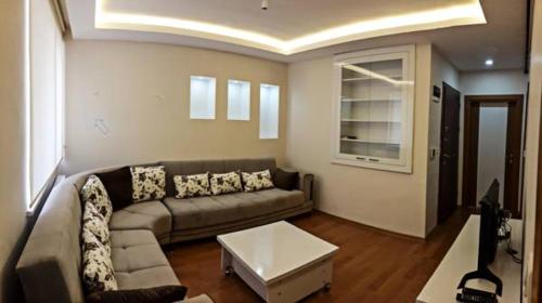 A seating area at Luna Apartments