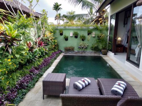 Bazén v ubytování Rumah mini nebo v jeho okolí
