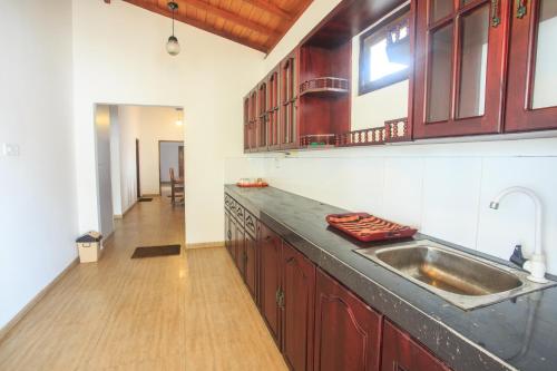 Kuchyň nebo kuchyňský kout v ubytování Tharanga Surfing Villa