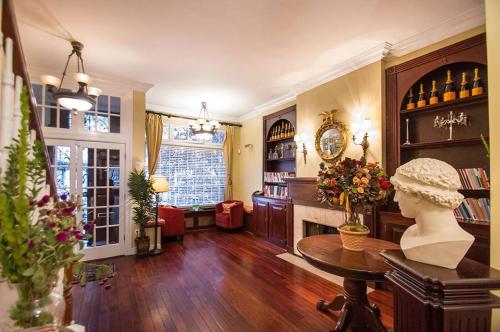a living room with a table and a fireplace at TOWNHOUSE 222 in New York