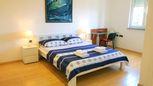 Ένα ή περισσότερα κρεβάτια σε δωμάτιο στο Apartments Jovic Opatija