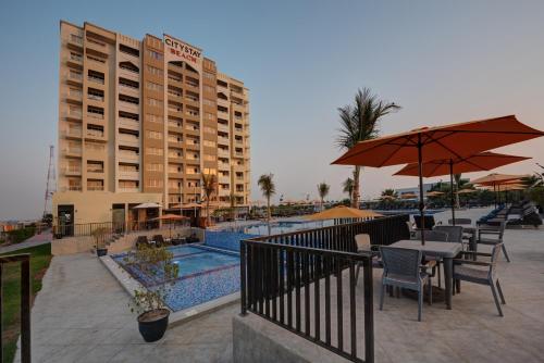 Бассейн в City Stay Beach Hotel Apartments - Marjan Island или поблизости