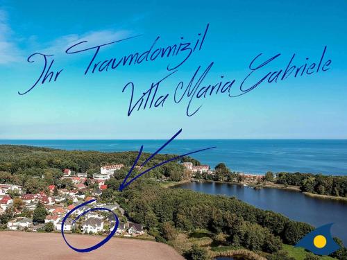 una vista de una ciudad y un río con las palabras tim hamillinillin blanco en Villa Maria Gabriele Whg 02, en Stubbenfelde