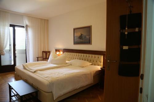 VILLA ANA LOVRAN apartments & rooms