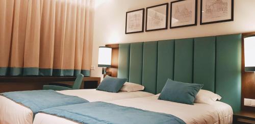Katil atau katil-katil dalam bilik di Porto City Hotel