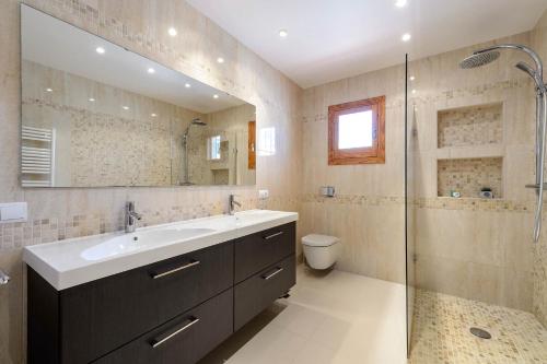 Kúpeľňa v ubytovaní Villa Can Raco Ibiza