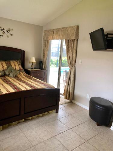 a bedroom with a bed and a sliding glass door at Robin's Nest in Orlando
