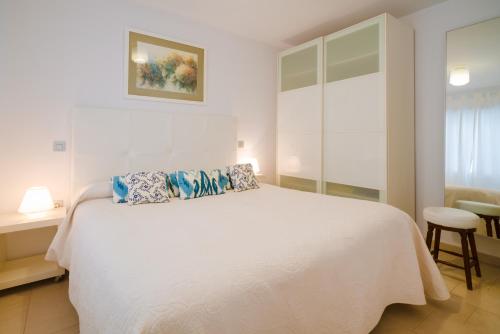 Ένα ή περισσότερα κρεβάτια σε δωμάτιο στο APARTAMENTO LOS REMOS DE LA GRACIOSA