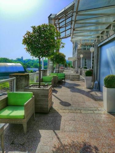 Jardín al aire libre en Adresa Suites