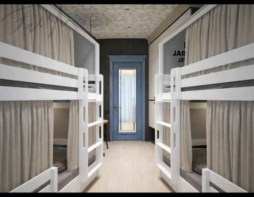 Кровать или кровати в номере Central Hostel