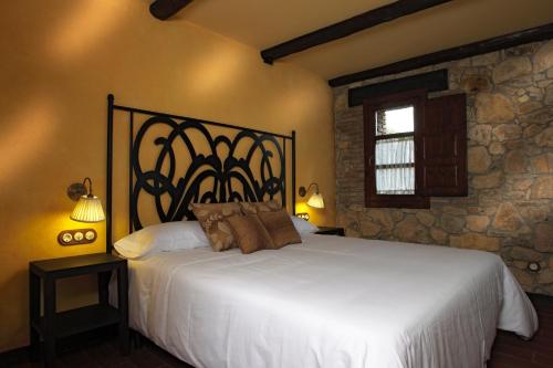 Un pat sau paturi într-o cameră la Casas Rurales Los Ánades