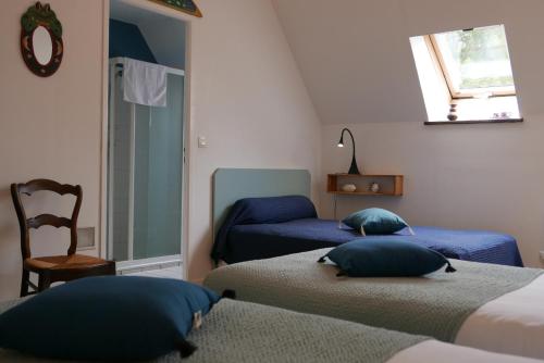 Säng eller sängar i ett rum på Les Chambres du Moulin