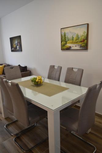 Un lugar para sentarse en Apartments Sea View