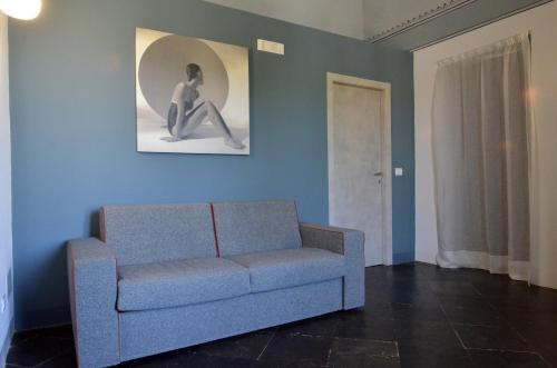 a living room with a couch and a picture on the wall at Regia Trazzera in Ragusa