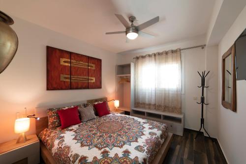 Katil atau katil-katil dalam bilik di Paradisos luxury villas next to beach