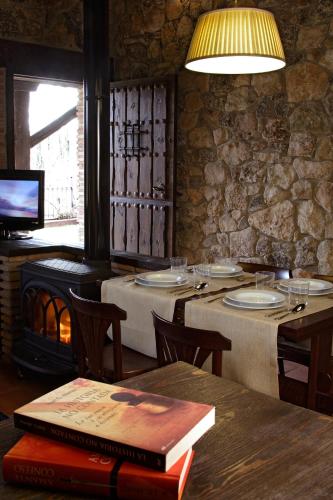 TV a/nebo společenská místnost v ubytování Hotel Rural & Spa Los Ánades