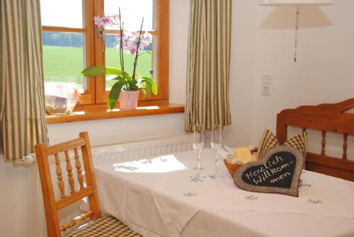 a room with a table with a window and a table sidx sidx sidx at Woidhauserhof in Waakirchen