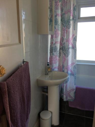 Een badkamer bij Rhuddlan House