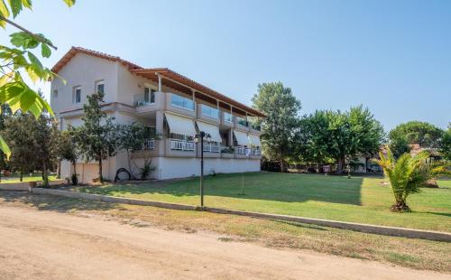 Gallery image of Camping Linaraki Apartments & Bungalows in Sykia Chalkidikis
