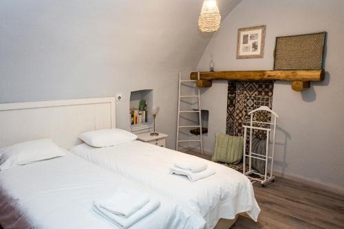 Postel nebo postele na pokoji v ubytování Avgonima Chios Spitakia Cottages