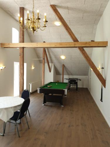 a room with a pool table and ping pong ball at Gørdinglund Herregård Bed & Breakfast in Gørding