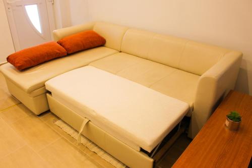 Ruang duduk di White Stone Apartman