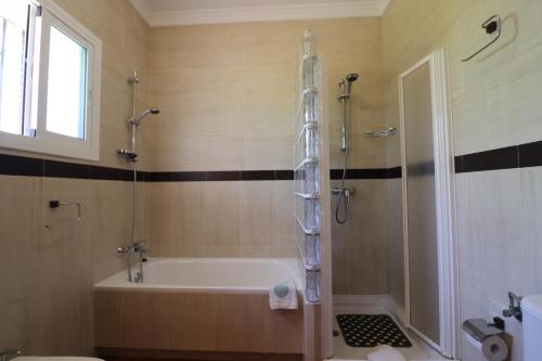 Kúpeľňa v ubytovaní Villa Corbera by SpainSunRentals 1114