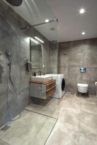 THE apartment 2 BDRS/2 BATHS luxury residence