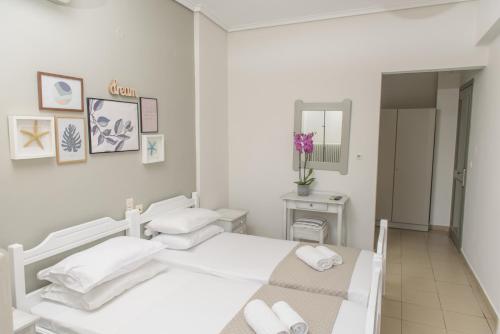 Ένα ή περισσότερα κρεβάτια σε δωμάτιο στο Aqua Beachfront Elegant Hotel