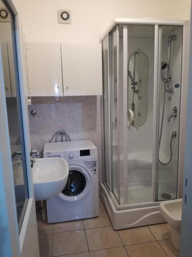 a bathroom with a washing machine and a sink at JO & NA in Lanciano