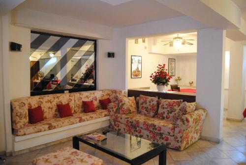 a living room with a couch and a table at Villa Axa in Casal Palocco