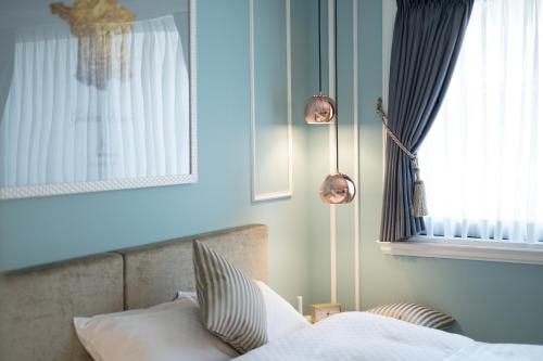 Ένα ή περισσότερα κρεβάτια σε δωμάτιο στο HOTEL SHIKISAI KYOTO
