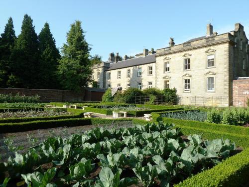 Κήπος έξω από το Eshott Hall