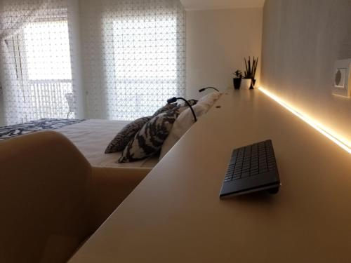 a computer keyboard sitting on a desk in a bedroom at Hedoné Design Experience B&B in Agrigento