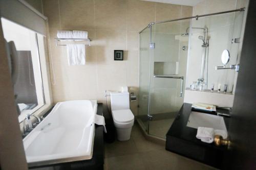 Koupelna v ubytování The Lake Hotel Tagaytay