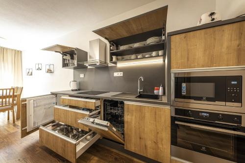 Kuchyňa alebo kuchynka v ubytovaní Apartmánový dom Poludnica - Chopok Juh